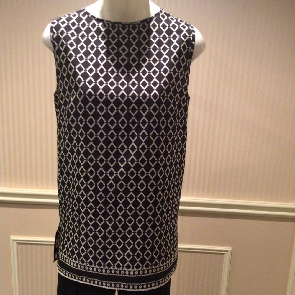 🛍2for$40 Sleeveless black and white blouse NWOT